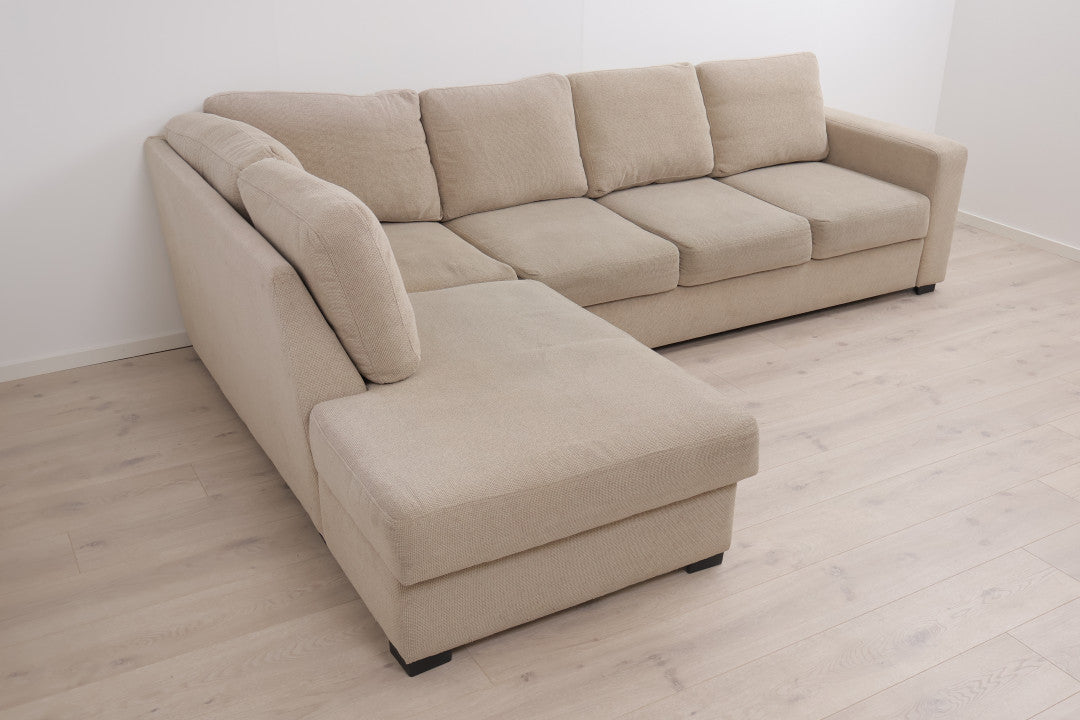 Nyrenset | Beige hjørne-sovesofa med oppbevaring