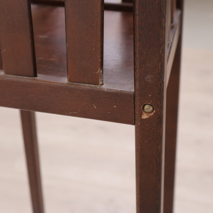 Retro pidestall med hylle for oppbevaring av planter/blomster