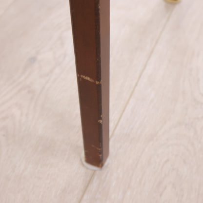 Retro pidestall med hylle for oppbevaring av planter/blomster