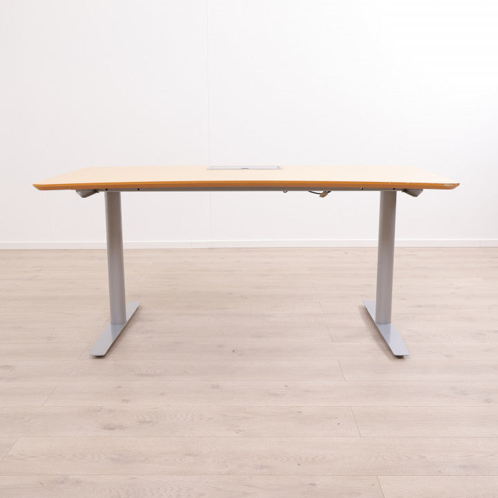 Elektrisk hev/senk skrivebord med kabelluke