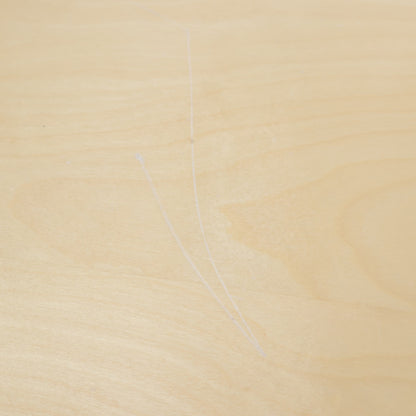 Elektrisk hev/senk skrivebord med kabelluke