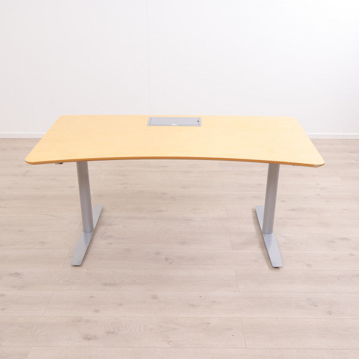 Elektrisk hev/senk skrivebord med kabelluke