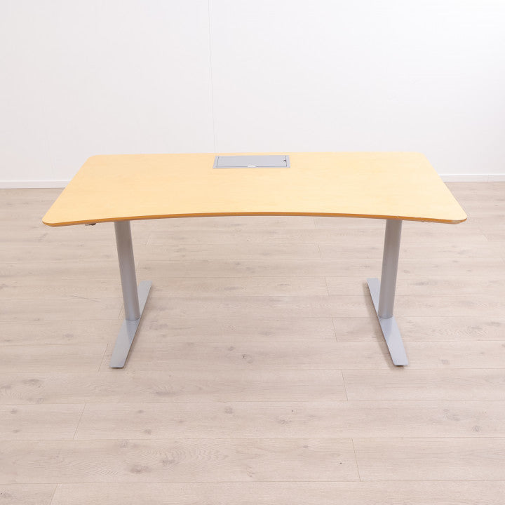 Elektrisk hev/senk skrivebord med kabelluke