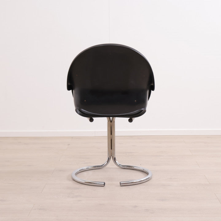Tomi stol, designet av Tias Eckhoff