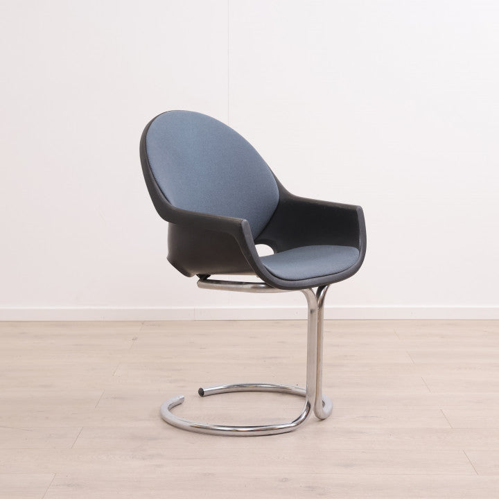 Tomi stol, designet av Tias Eckhoff