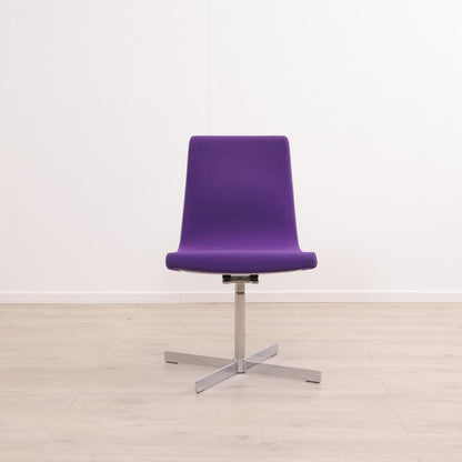 Fora Form møteromsstoler i lilla ullstoff