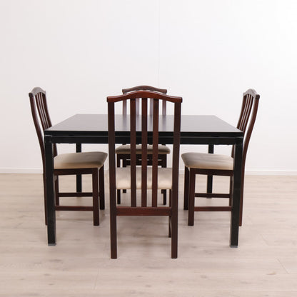 Sort spisebord i stilrent design