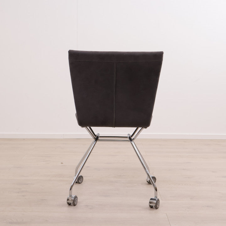 Elegant møtestol/kontorstol på hjul