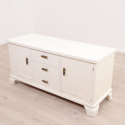 Hvit kommode i vintage design