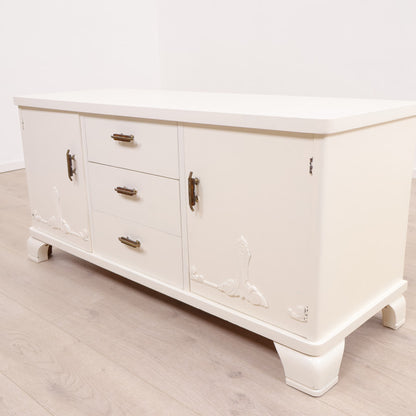Hvit kommode i vintage design