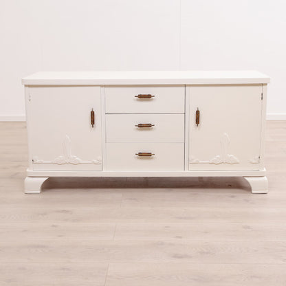 Hvit kommode i vintage design