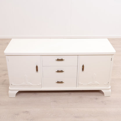 Hvit kommode i vintage design