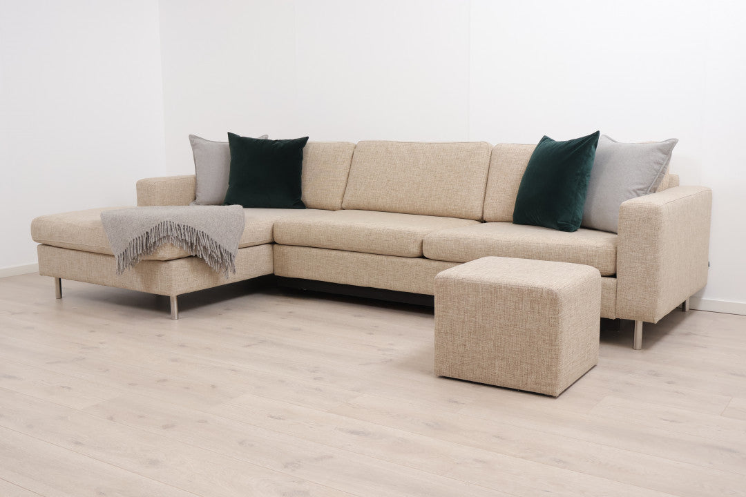 Nyrenset | Beige Bolia Scandinavia 3,5-seter sjeselongsofa/sovesofa med puff