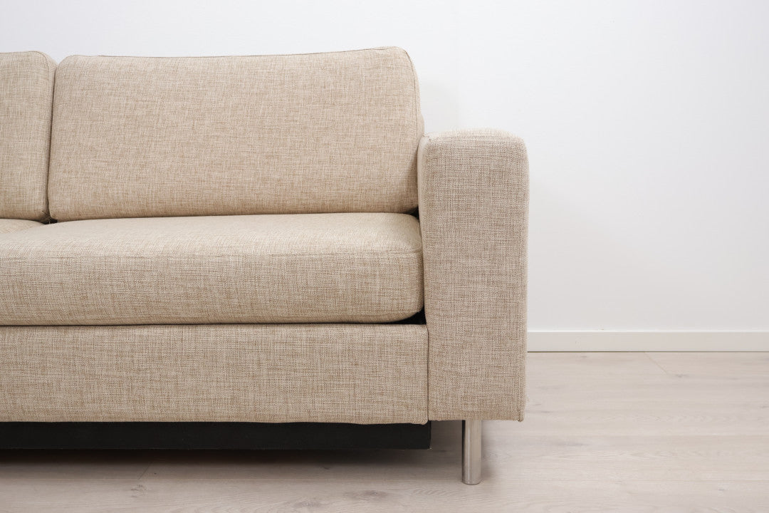 Nyrenset | Beige Bolia Scandinavia 3,5-seter sjeselongsofa/sovesofa med puff