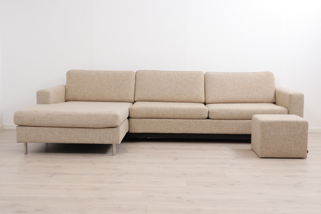 Nyrenset | Beige Bolia Scandinavia 3,5-seter sjeselongsofa/sovesofa med puff