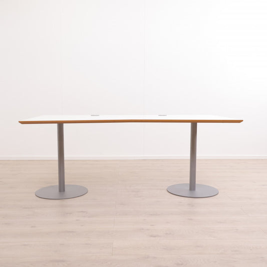 180x80 cm, Møtebord/skrivebord med to stk kabelhull