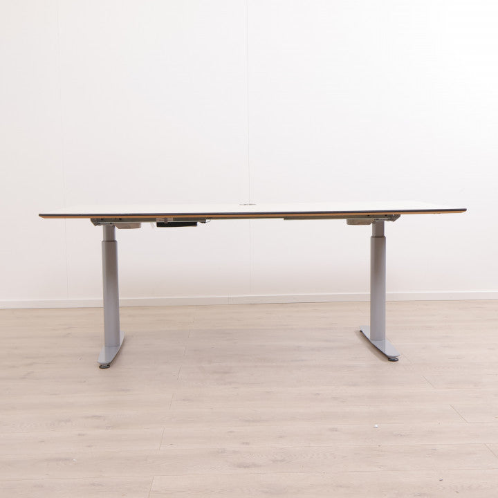 180x90 cm, LINAK elektrisk hev/senk skrivebord