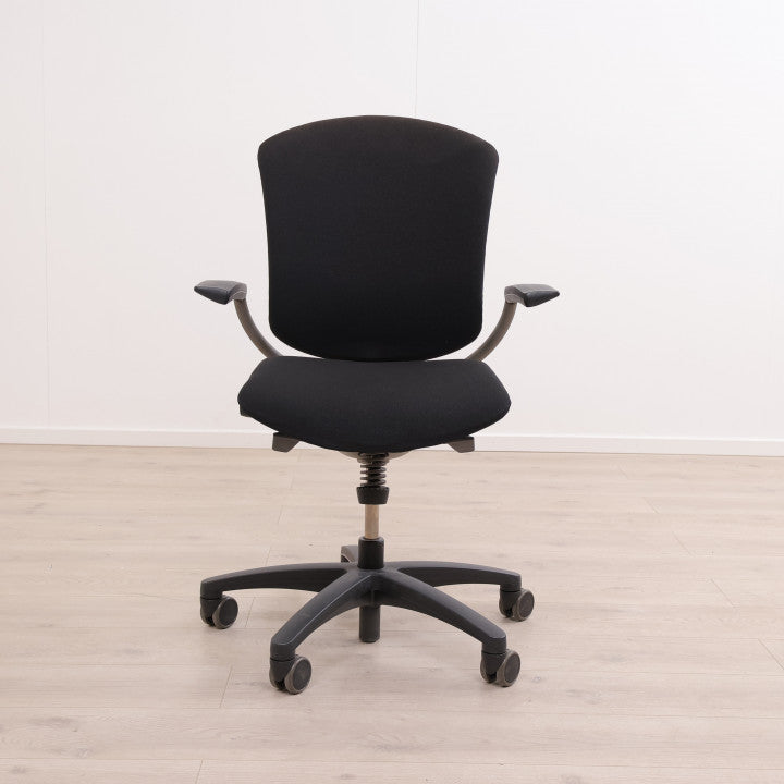 Nyrenset | SAVO IKON kontorstol med armlener
