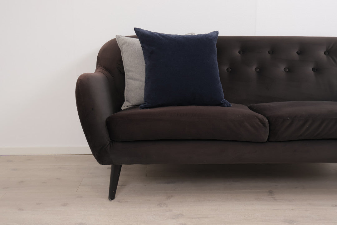 Nyrenset | Brun/grå 2,5-seter sofa i fløyelsstoff