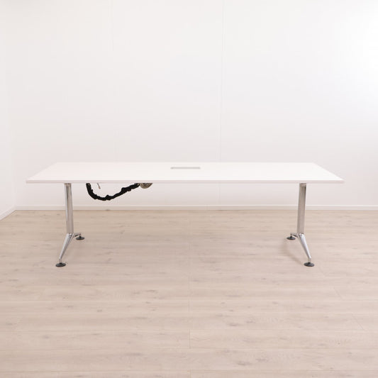 Vitra konferansebord i fargen hvit