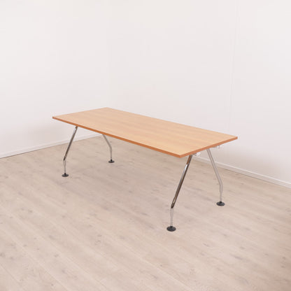 Vitra AD Hoc skrivebord – Antonio Citterio