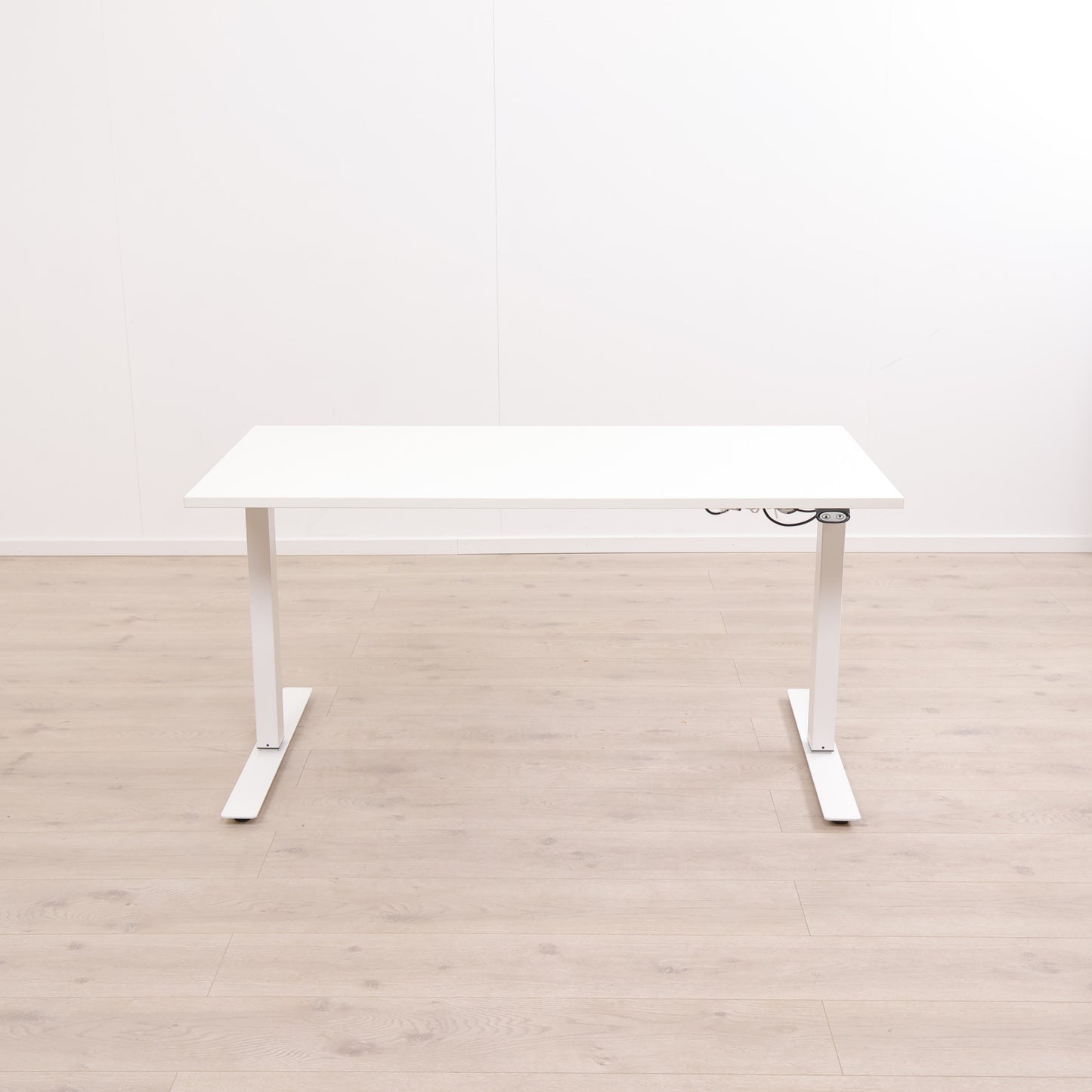 Rol Ergo helhvit elektrisk hev/senk skrivebord. 140 x 70 cm