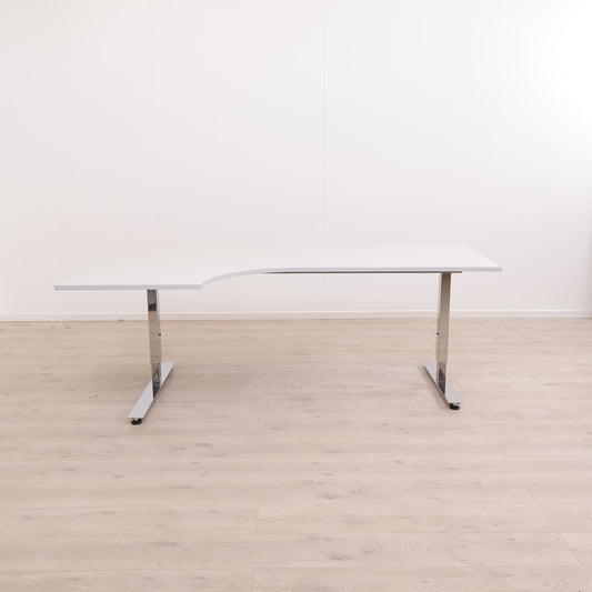 Manuelt hev/senk skrivebord med venstresving. 200 x 120 cm