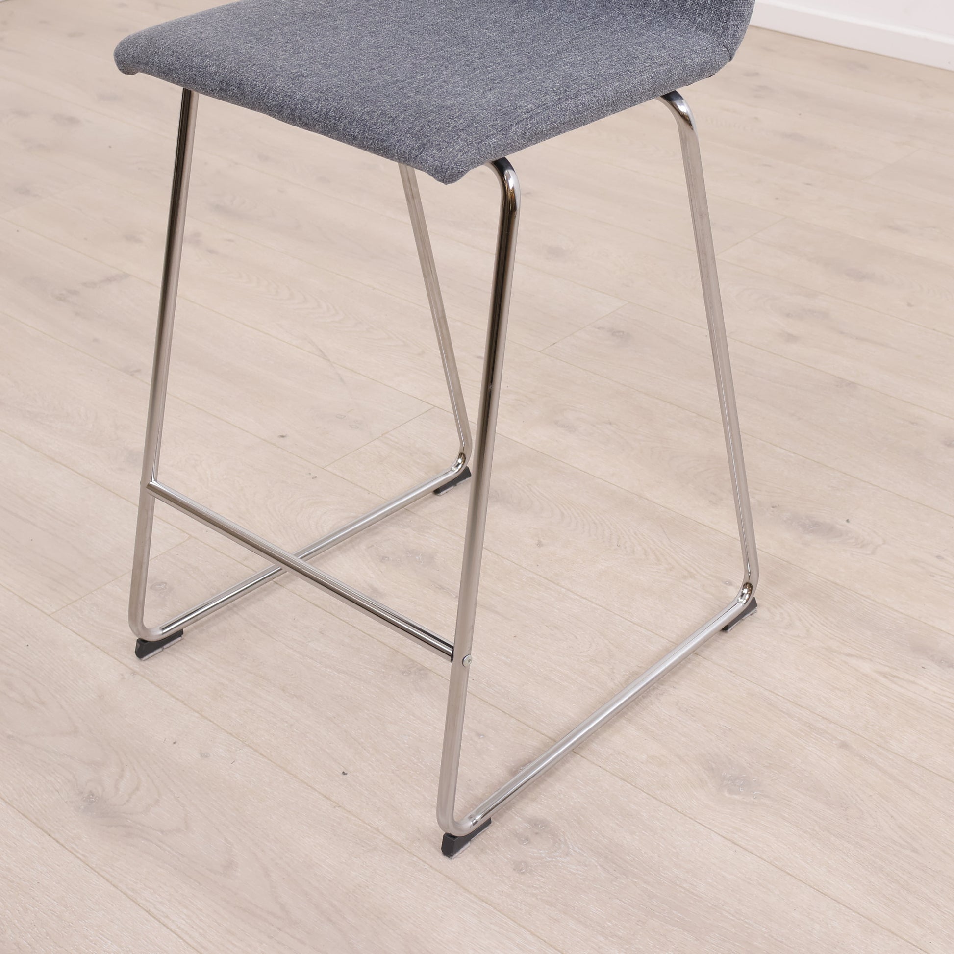 IKEA VOLFGANG barstol i grå farge