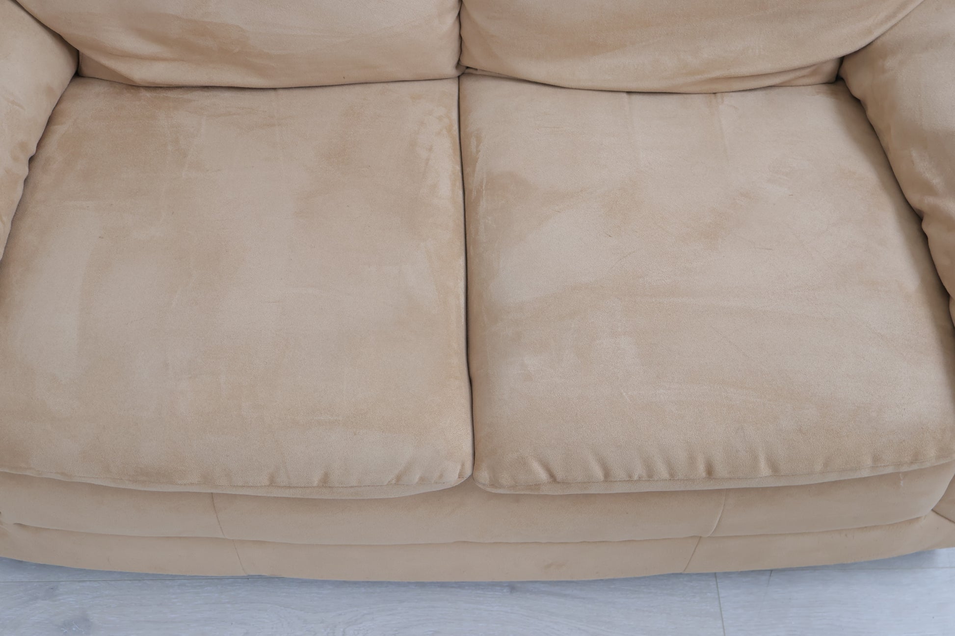 Nyrenset | Brun/beige 2-seter sofa i semsket skinn