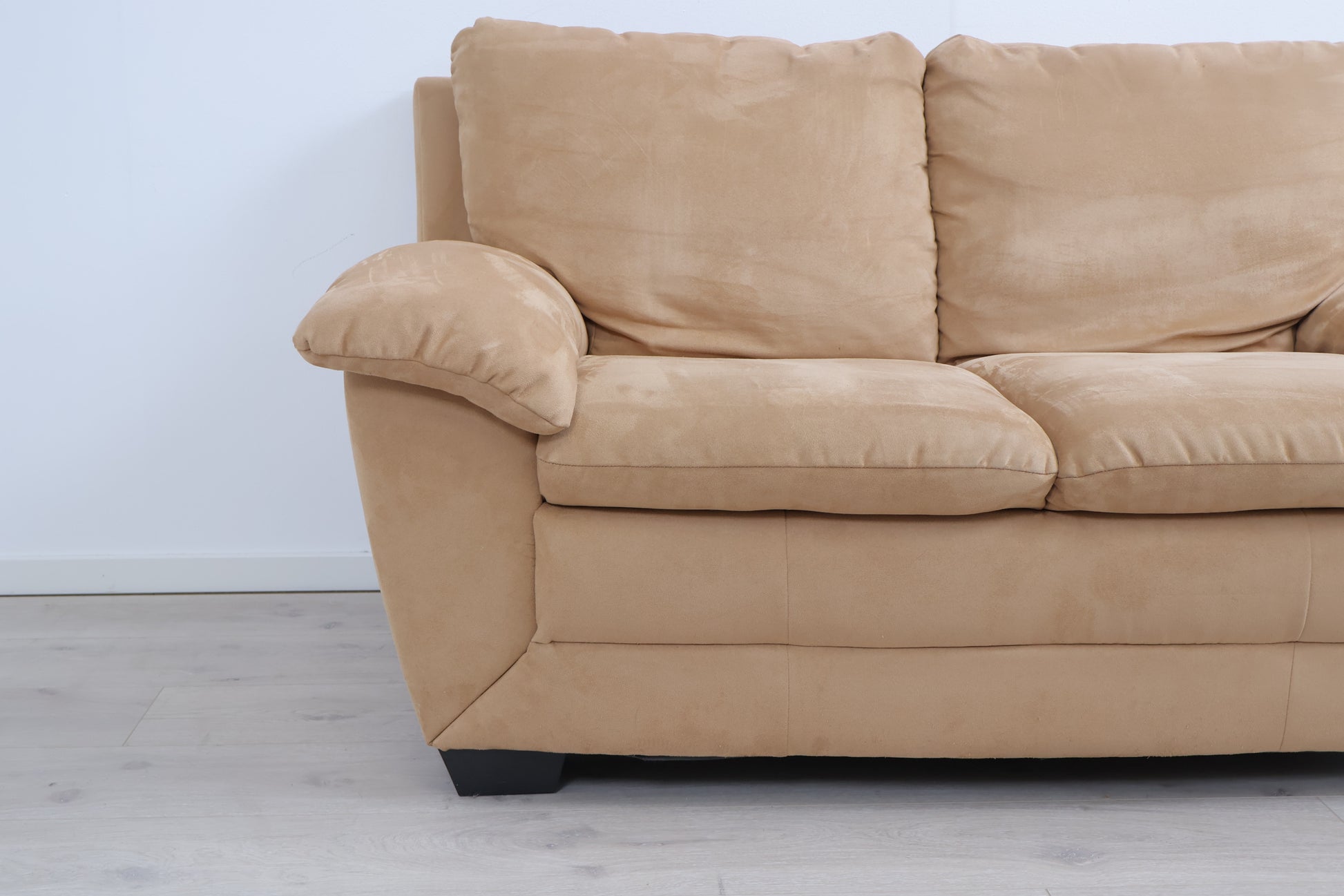 Nyrenset | Brun/beige 2-seter sofa i semsket skinn
