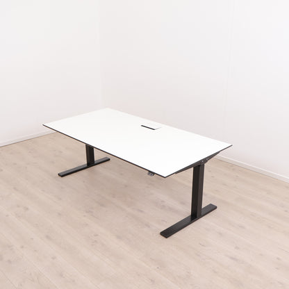 Svenheim Tellus elektrisk hev/senk skrivebord