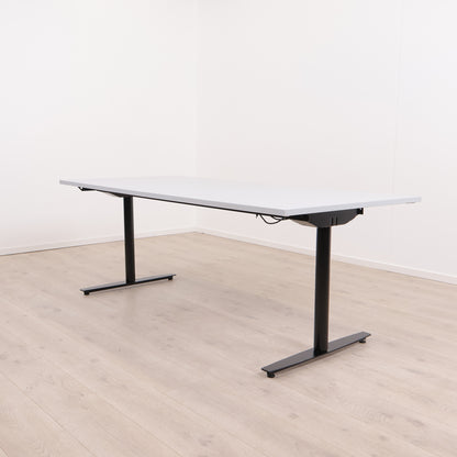 Elektrisk hev/senk skrivebord. Grått/sort. 200 x 90 cm