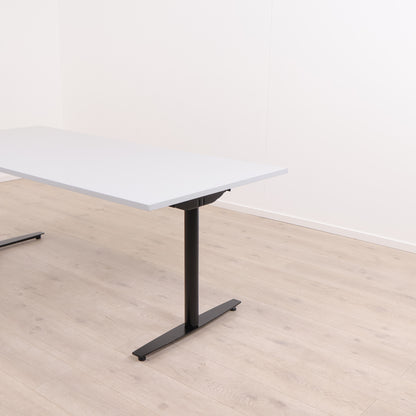 Elektrisk hev/senk skrivebord. Grått/sort. 200 x 90 cm