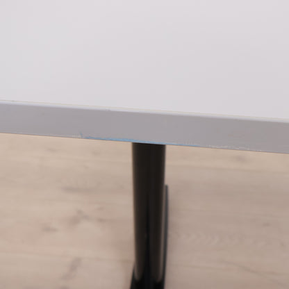 Elektrisk hev/senk skrivebord. Grått/sort. 200 x 90 cm