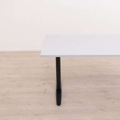 Elektrisk hev/senk skrivebord. Grått/sort. 200 x 90 cm