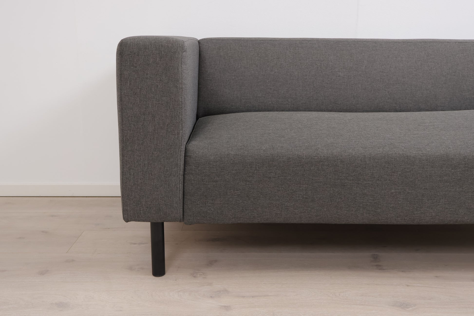 Kun brukt til utstilling | Antrasittgrå Karise 2,5-seter sofa med sorte bein