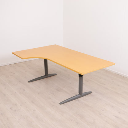 Elektrisk hev/senk skrivebord med venstresving. 200x120