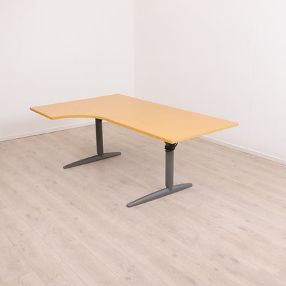 Elektrisk hev/senk skrivebord med venstresving. 200x120