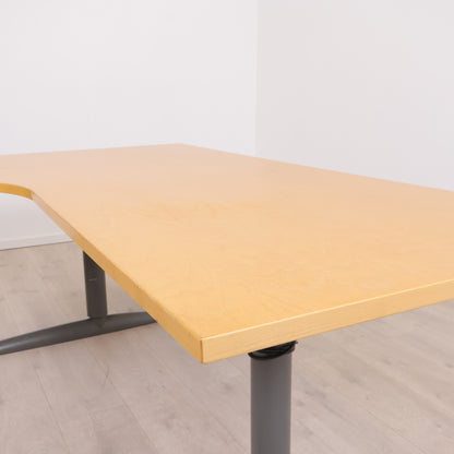 Elektrisk hev/senk skrivebord med venstresving. 200x120
