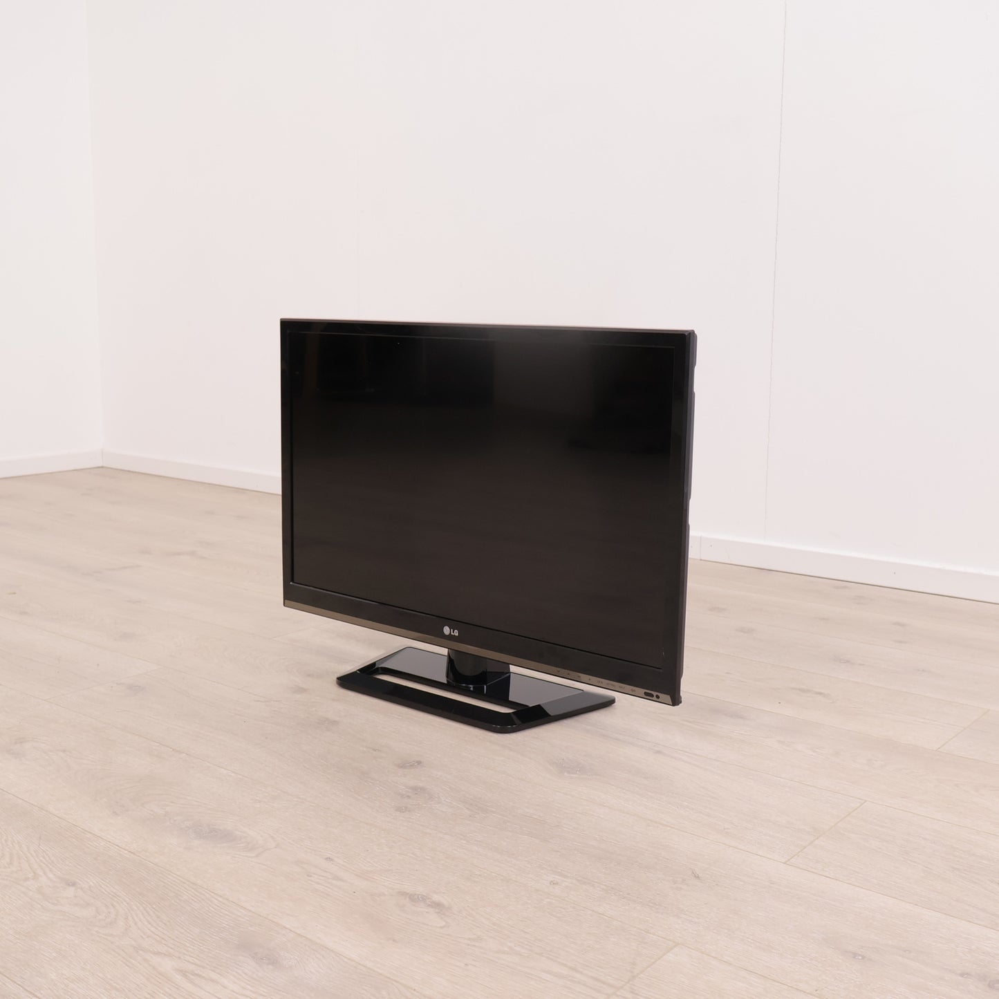 LG (32LS570T) Full-HD TV