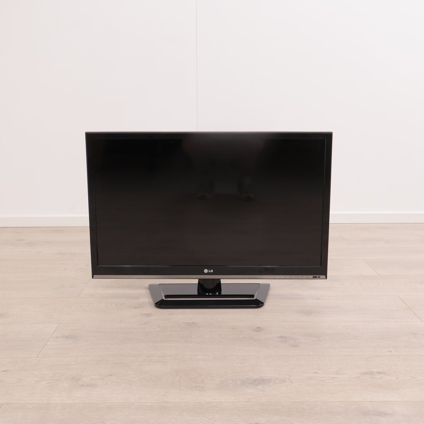LG (32LS570T) Full-HD TV