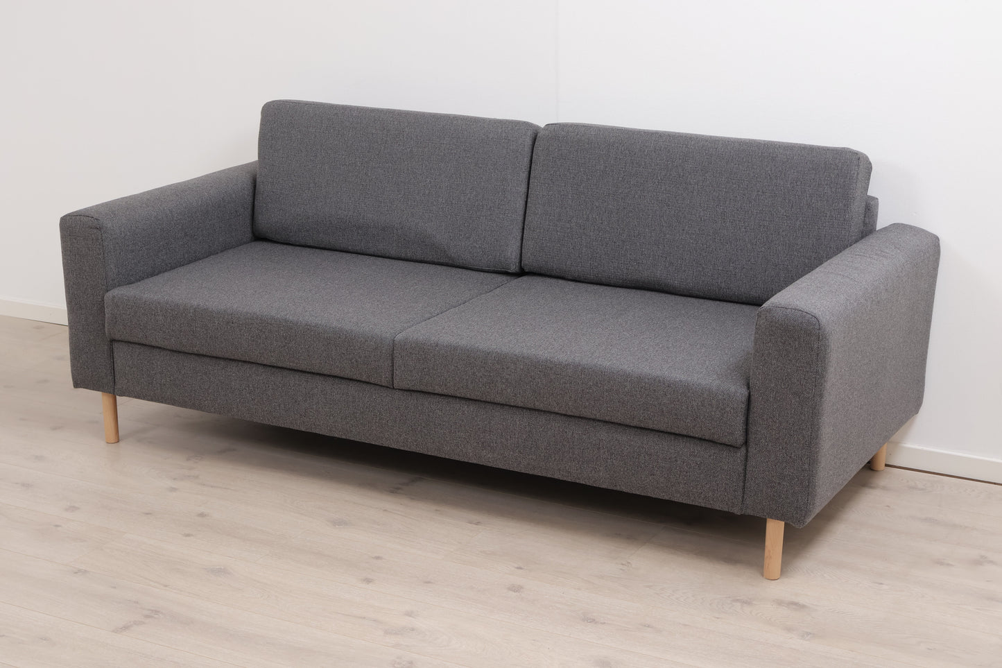 Kun brukt til utstilling | Grå Svalbard 3-seter sofa med eikebein
