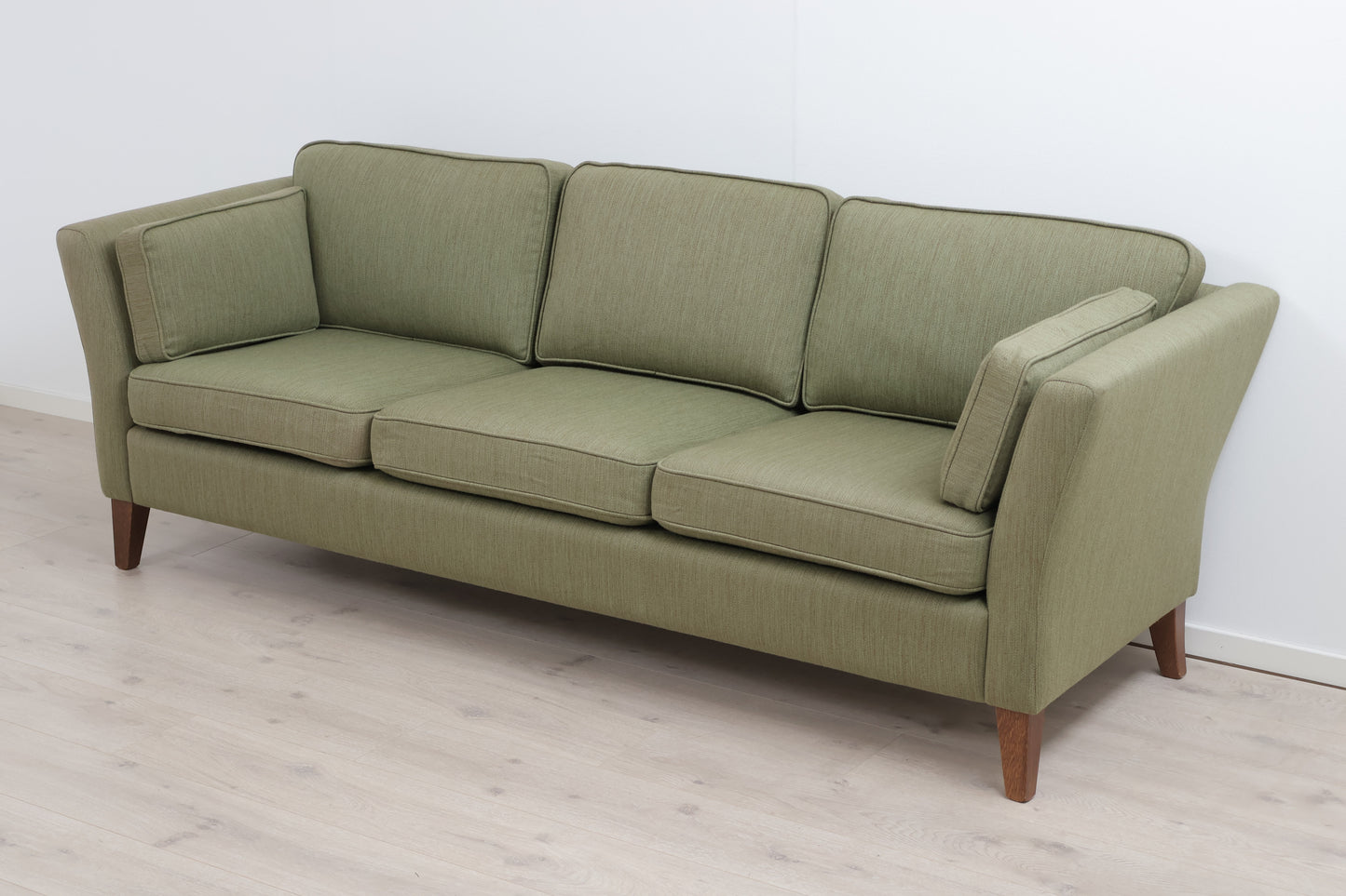 Nyrenset | Alfred 3-seter sofa i ullstoff fra Hoff Møbler