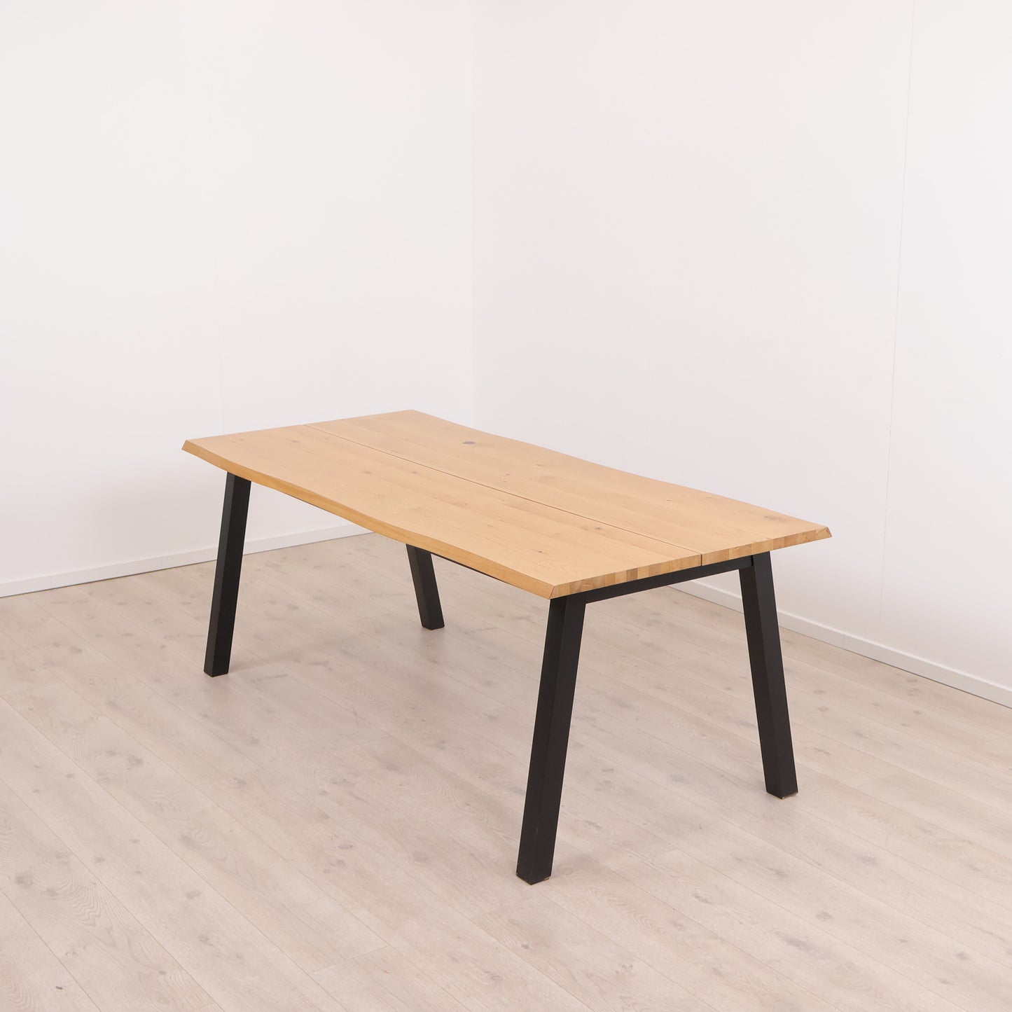 Kun brukt til utstilling | Spisebord SKOVLUNDE 90x200 natur eik/svart