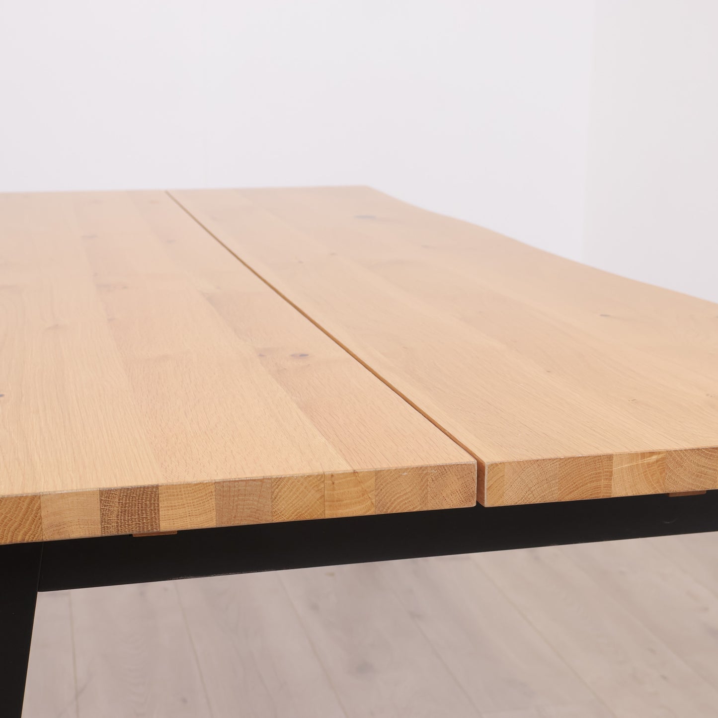 Kun brukt til utstilling | Spisebord SKOVLUNDE 90x200 natur eik/svart