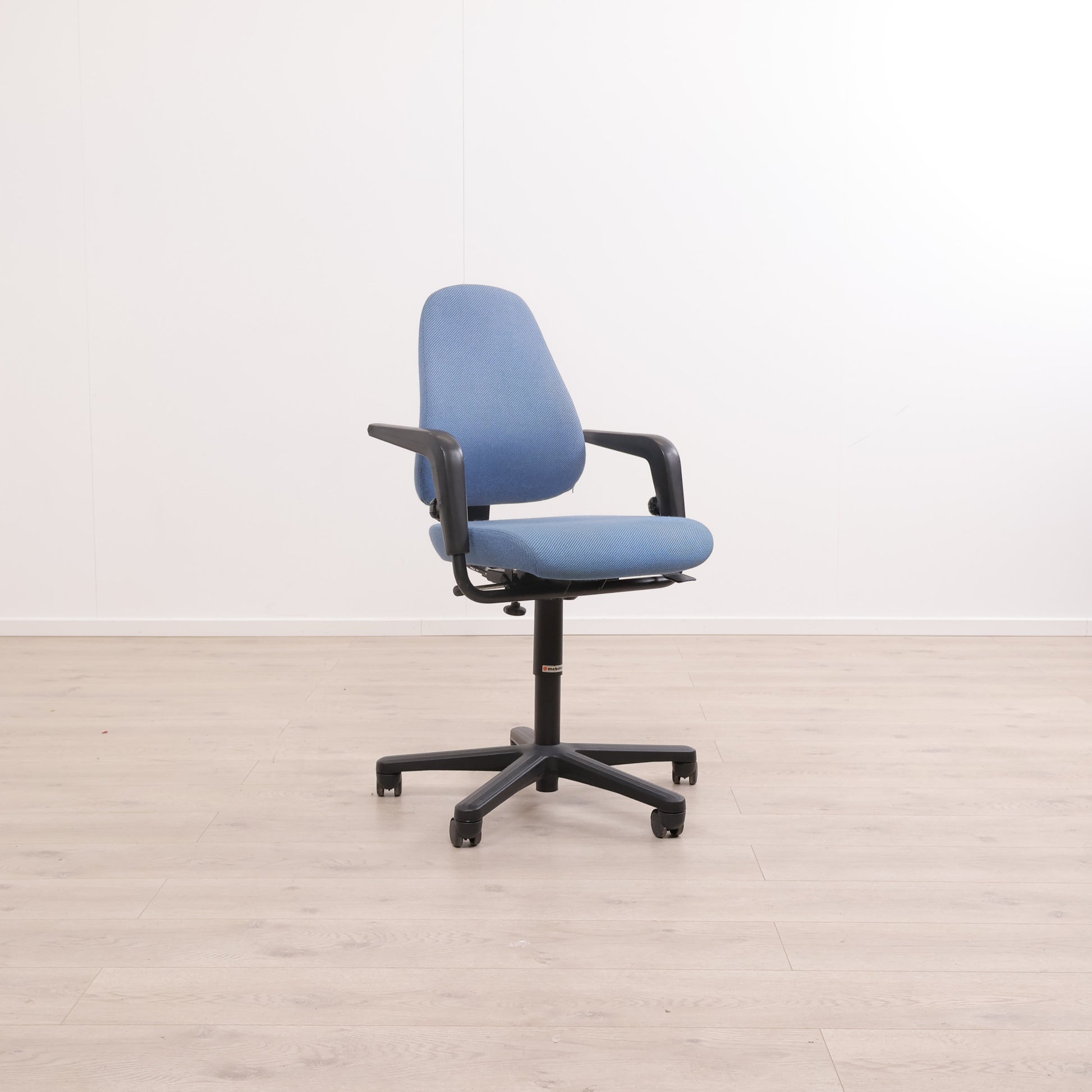 Nyrenset | SAVO kontorstol i blått trekk