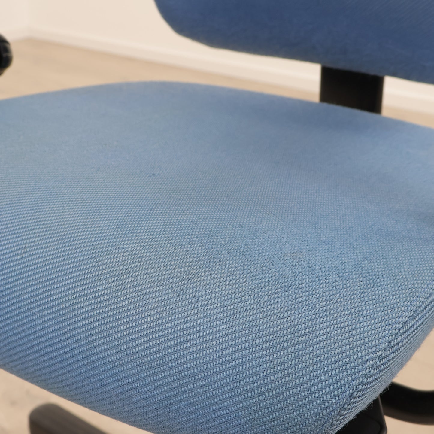 Nyrenset | SAVO kontorstol i blått trekk