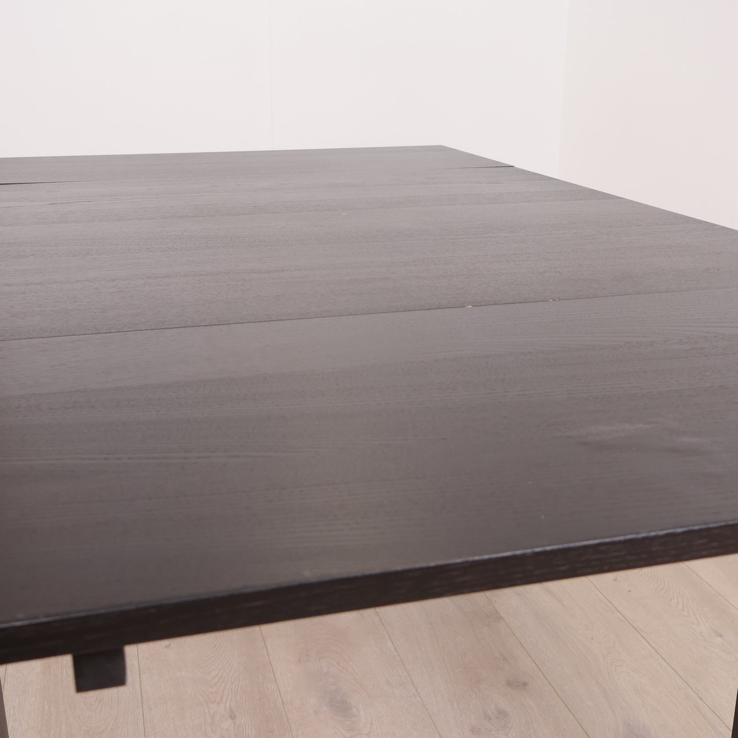 Uttrekkbart spisebord i fargen sort