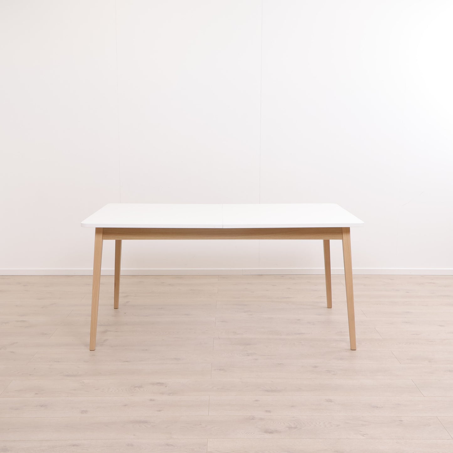 Kun brukt til utstilling | Spisebord GAMMELGAB. 90x160/200 - eik/hvit