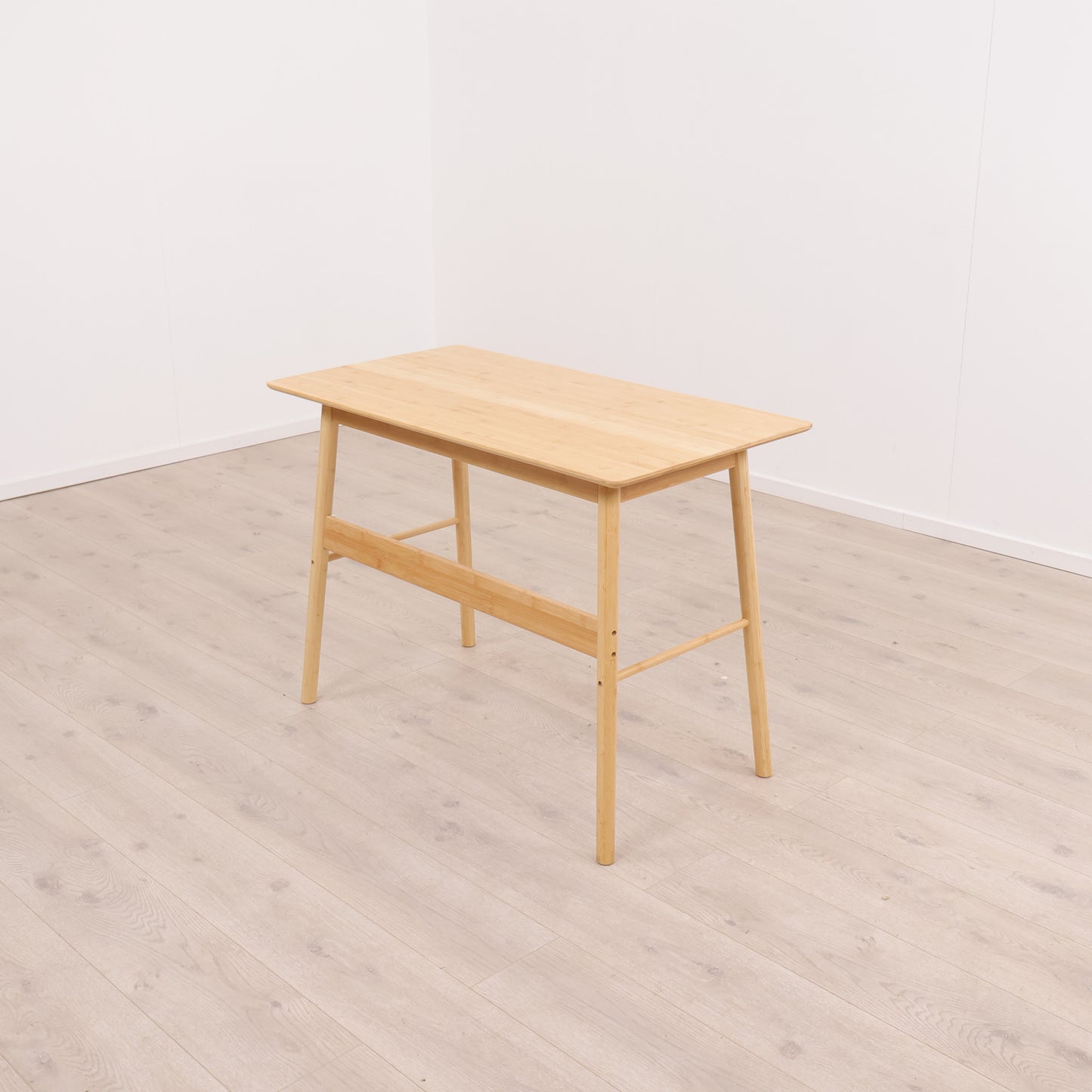 Kun brukt til utstilling | Vandsted skrivebord i bambus. 105x55